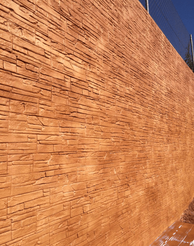 muro alto con hormigon impreso